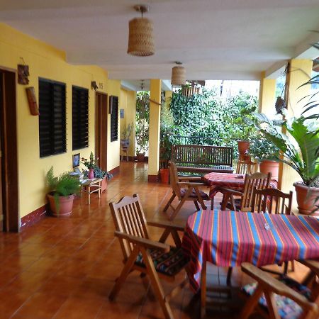 Hotel Encuentro Del Viajero Panajachel Exteriör bild