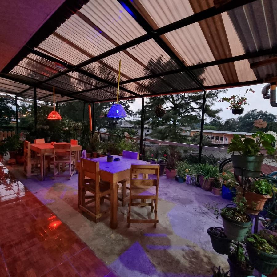 Hotel Encuentro Del Viajero Panajachel Exteriör bild