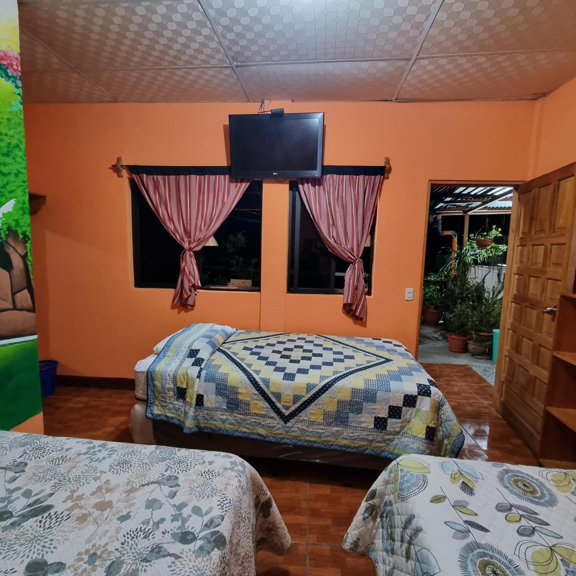 Hotel Encuentro Del Viajero Panajachel Exteriör bild