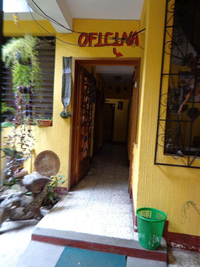 Hotel Encuentro Del Viajero Panajachel Exteriör bild