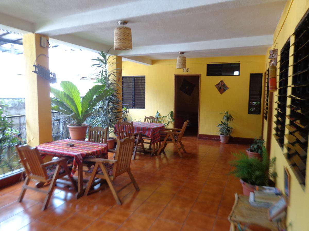 Hotel Encuentro Del Viajero Panajachel Exteriör bild