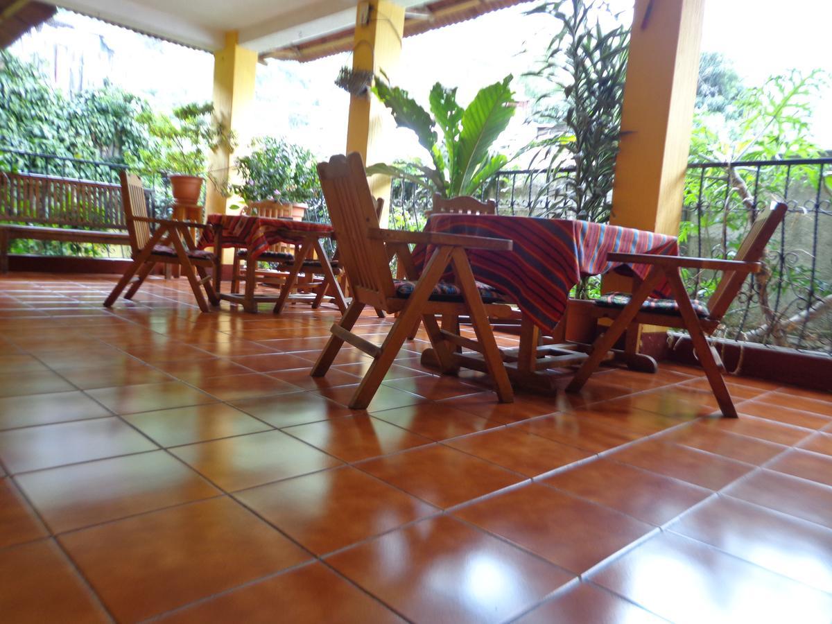 Hotel Encuentro Del Viajero Panajachel Exteriör bild
