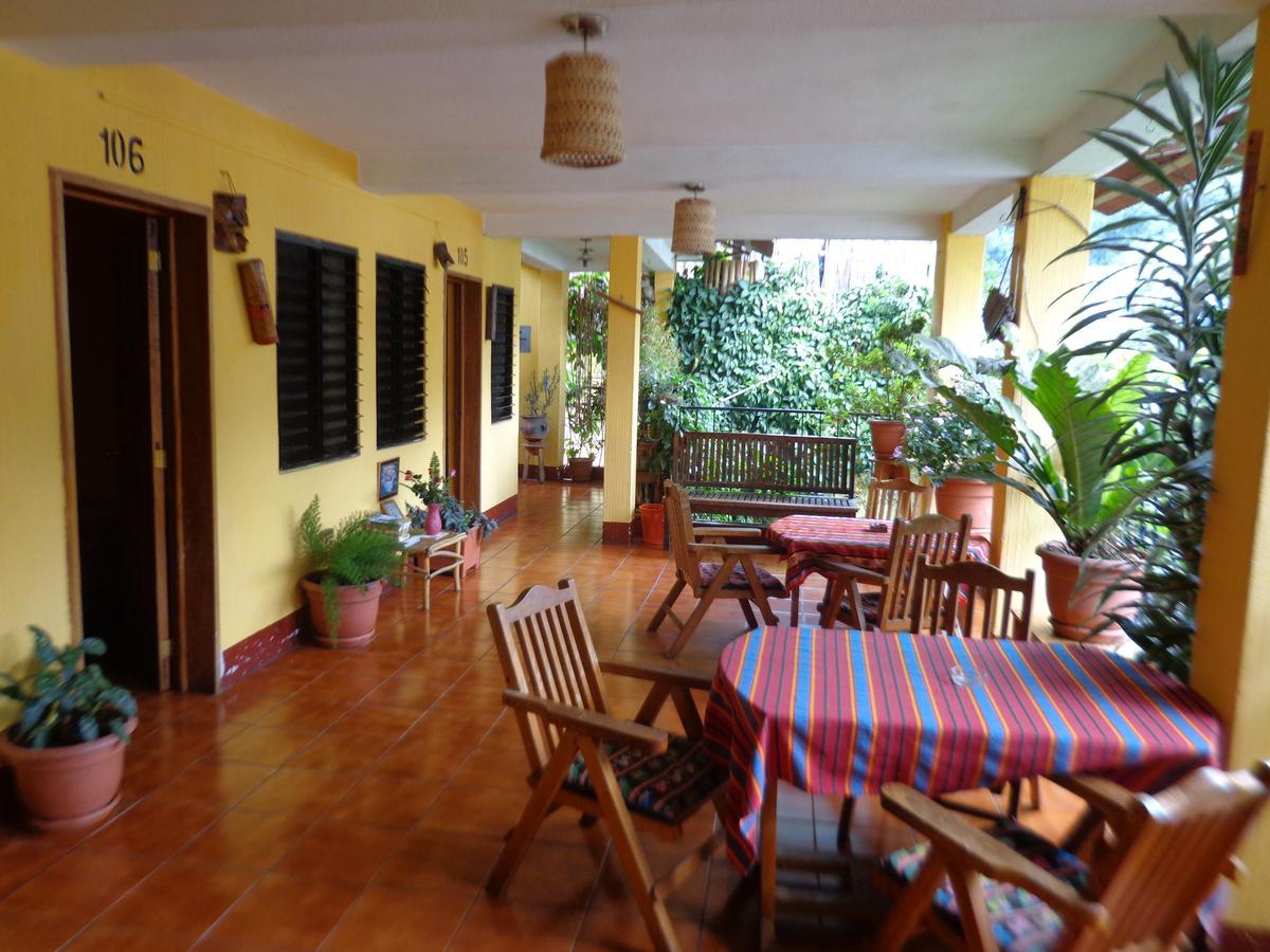 Hotel Encuentro Del Viajero Panajachel Exteriör bild