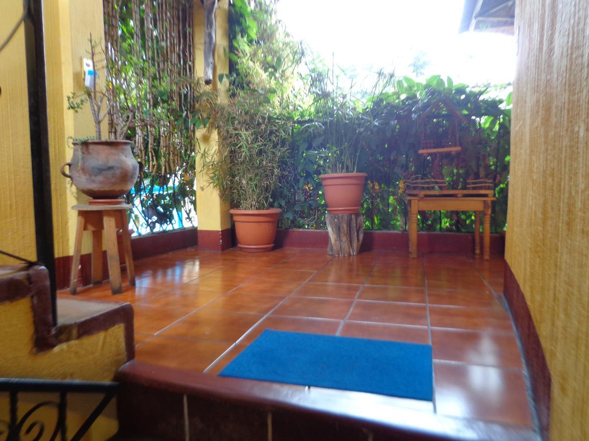Hotel Encuentro Del Viajero Panajachel Exteriör bild
