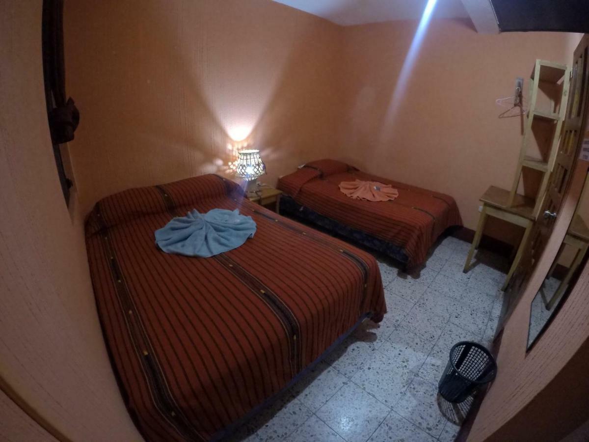 Hotel Encuentro Del Viajero Panajachel Exteriör bild