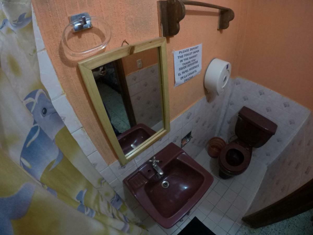 Hotel Encuentro Del Viajero Panajachel Exteriör bild
