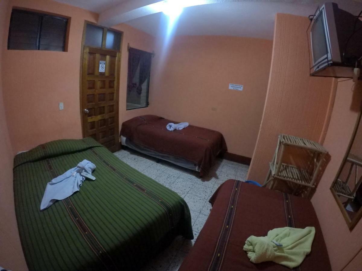Hotel Encuentro Del Viajero Panajachel Exteriör bild