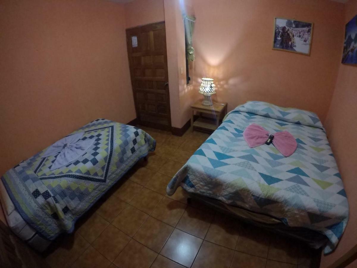 Hotel Encuentro Del Viajero Panajachel Exteriör bild